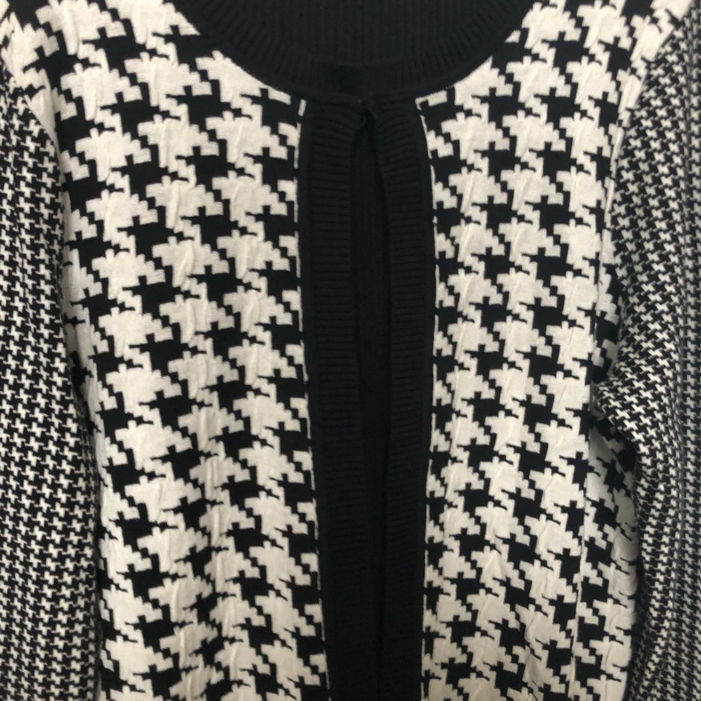 NWT Allison Daley Single Clasp Black & White Sweater - size Large - Picture 2 of 14